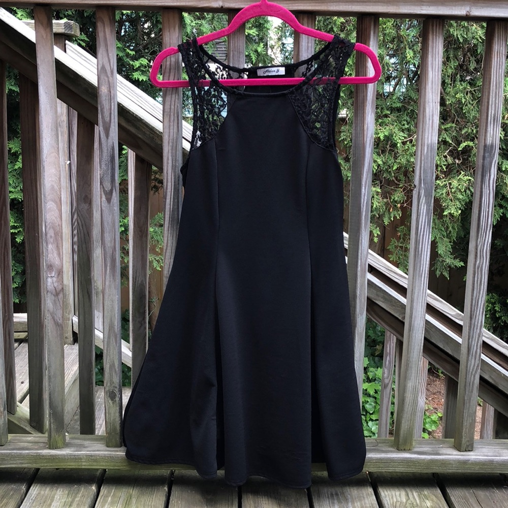 BLACK DRESS with lace detailing! FIT-N-FLARE